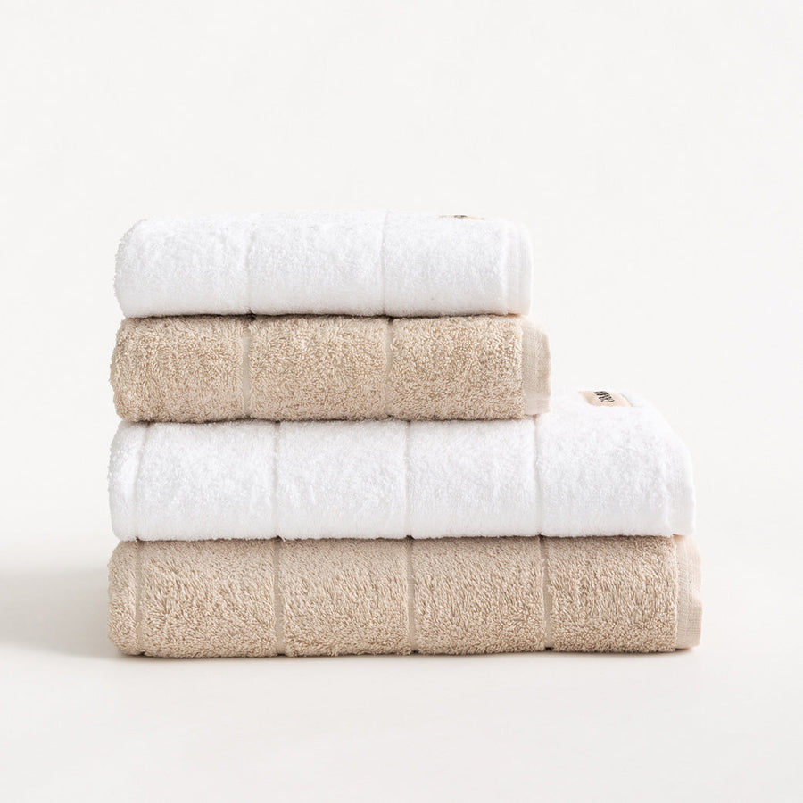 Set de quatre serviettes de bain empilées, coloris terracotta et pierre