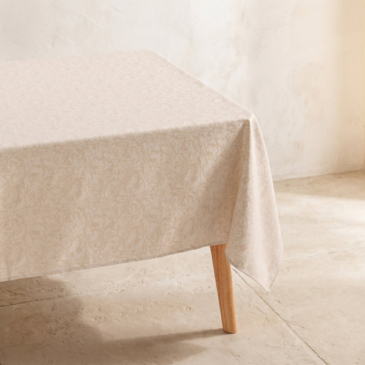 Nappe jacquard anti-taches à motif floral