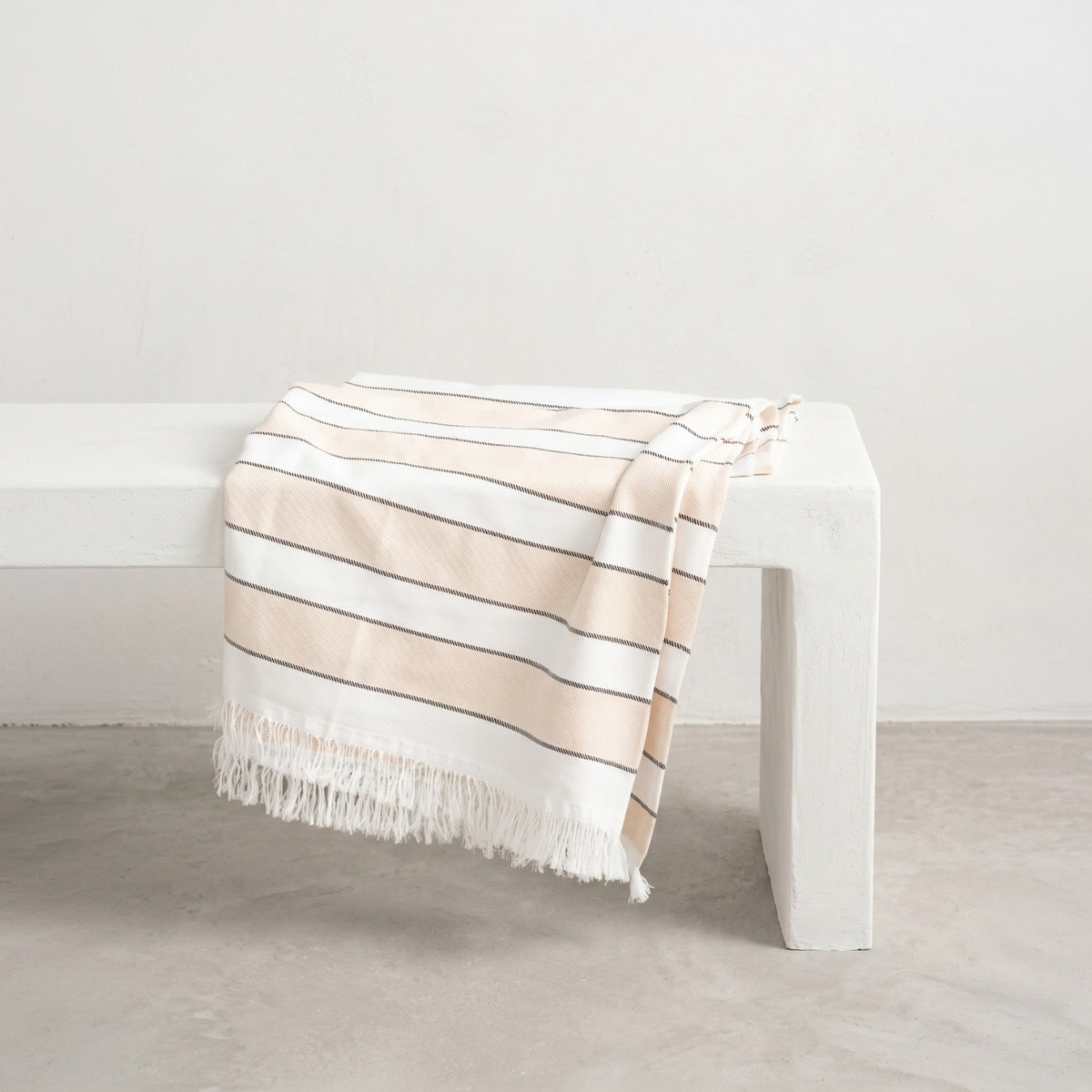 Fouta de plage à rayures et franges — Solte