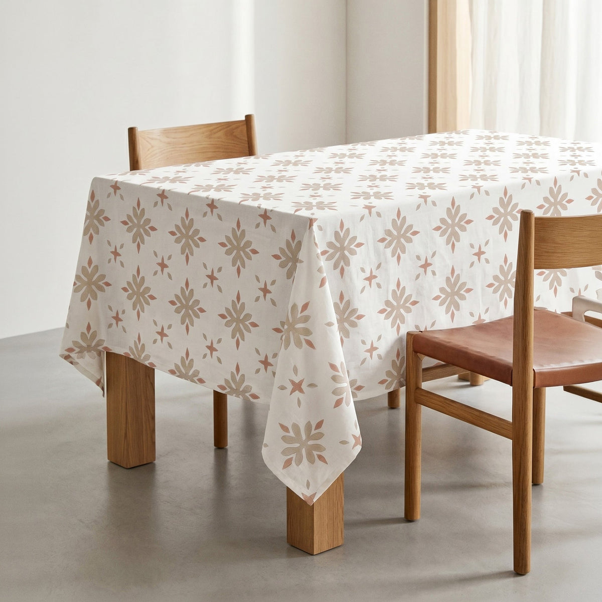 Nappe imprimée à fleurs anti-taches — Calella